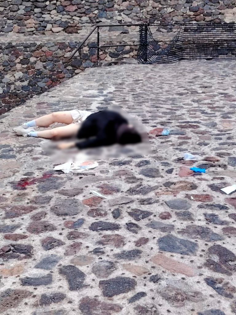 TERROR EN TEOTIHUACÁN; TIRADOR MATA A TURISTA