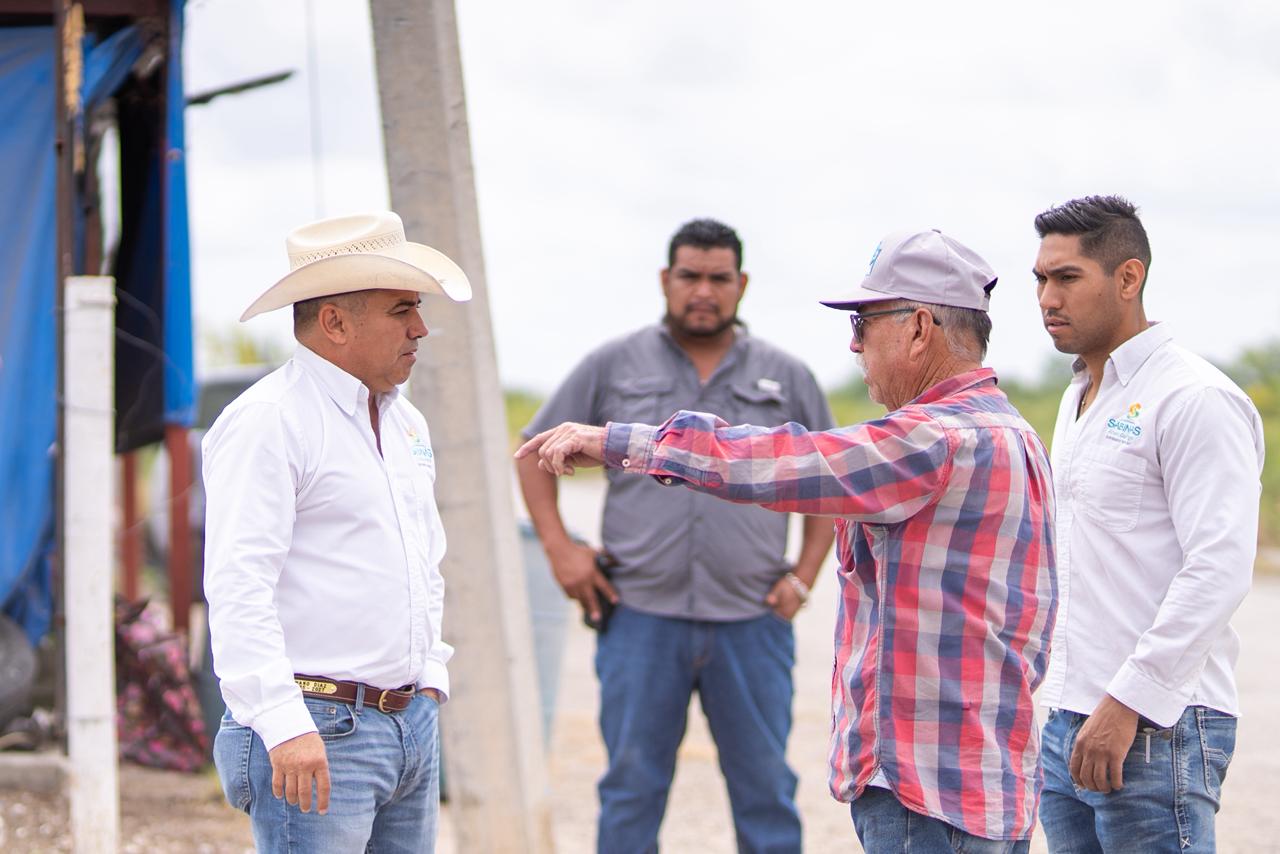 ATIENDE CHANO DÍAZ REPORTES Y REHABILITA VIALIDAD