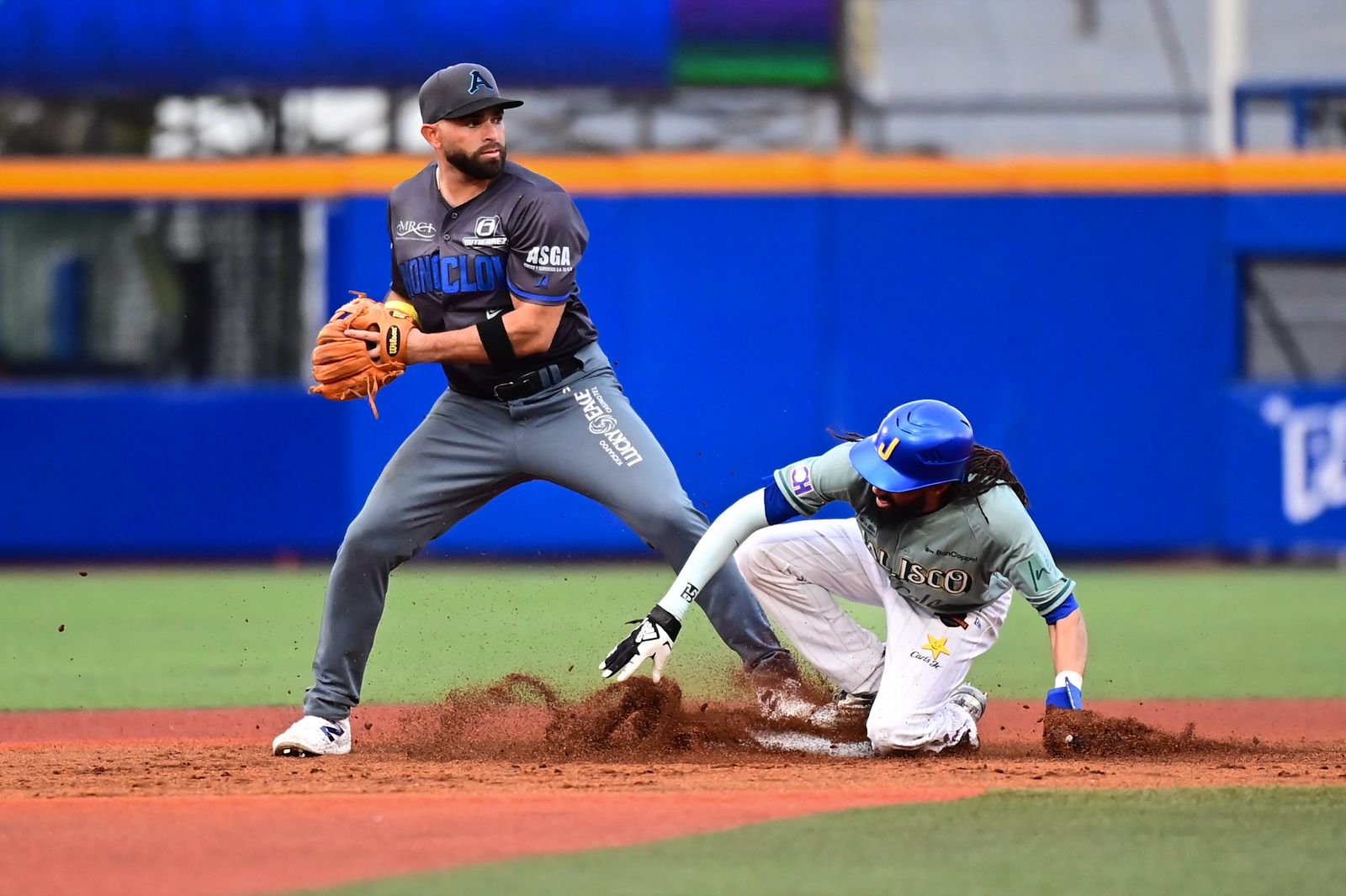 Conquistan Acereros su primera serie de 2026