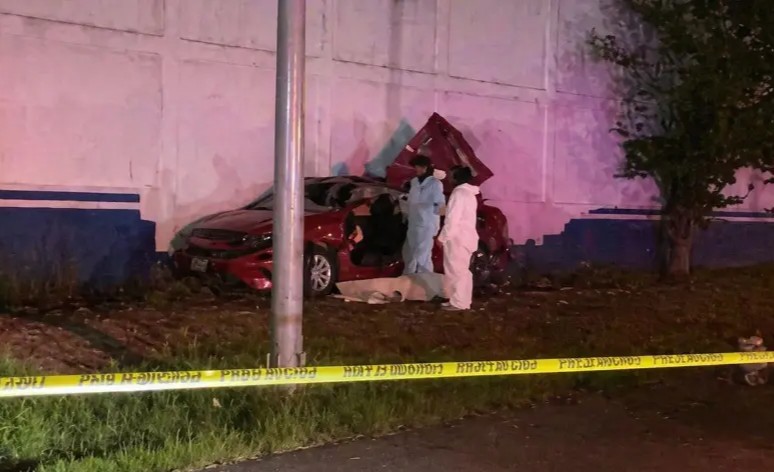 Muere en accidente frontal contra tráiler