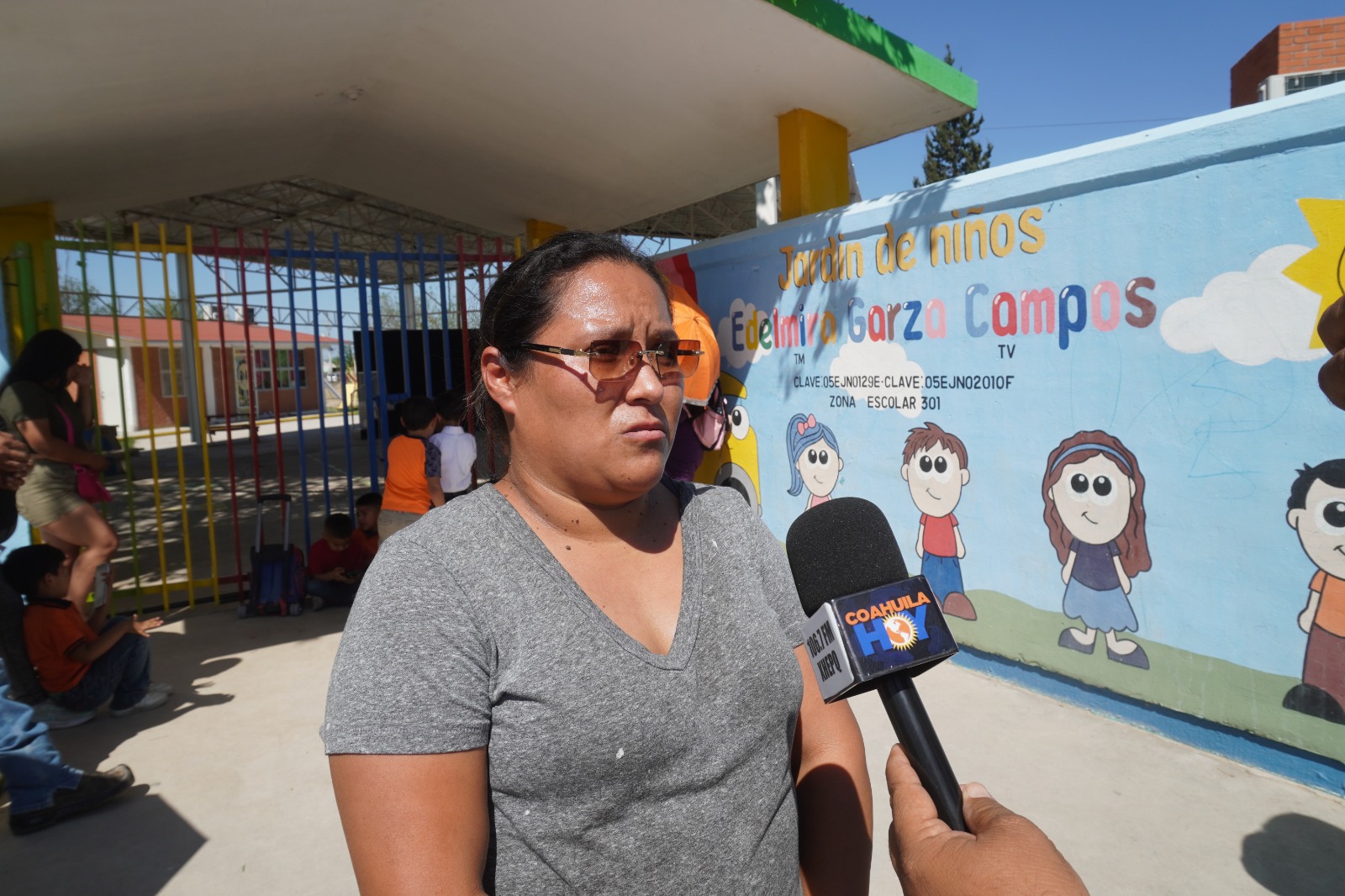 Piden padres salida de conserje adicto