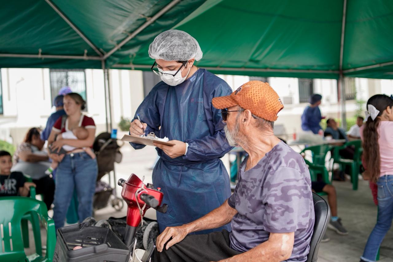 LLEVAN BRIGADA DE ATENCIÓN DENTAL GRATUITA A LA PLAZA PRINCIPAL DE SABINAS