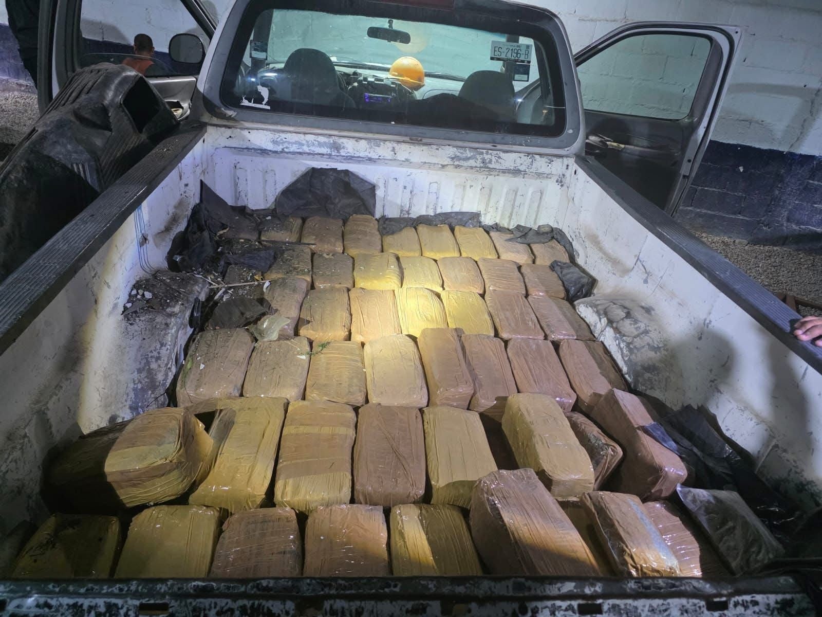 Decomisan 100 kilos de marihuana; un detenido