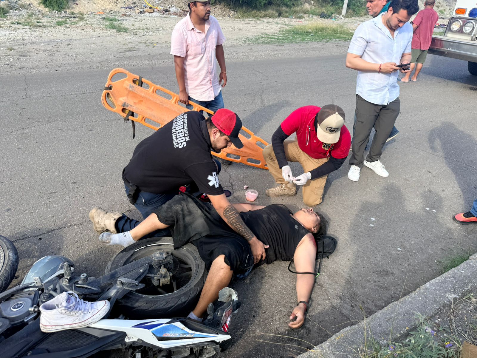 GRAVE BIKER TRAS CAER DE SU MOTO