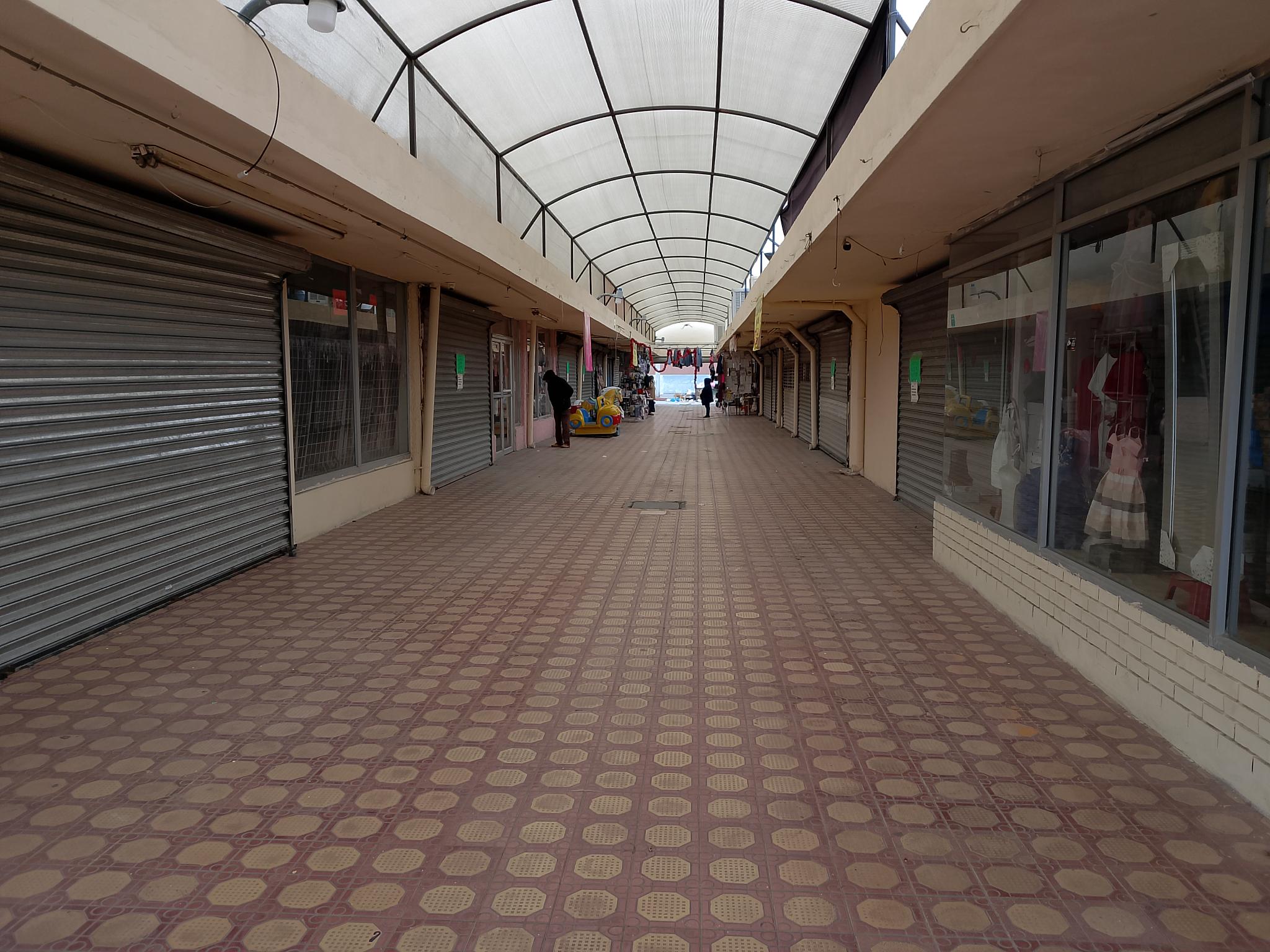 Cierran comerciantes ante el acoso de Ríos