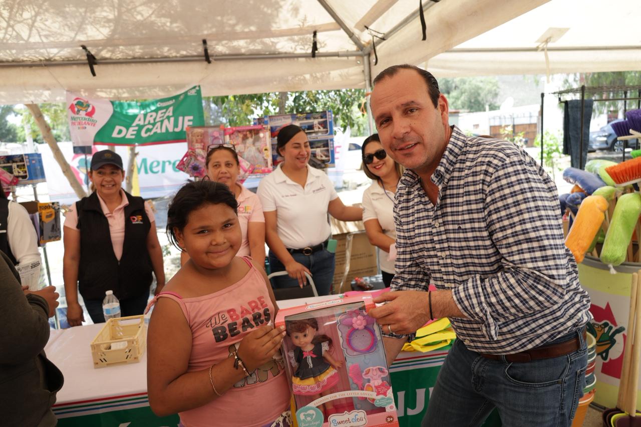 Encabeza Liliana Salinas el “Mercadito Pa’Delante”