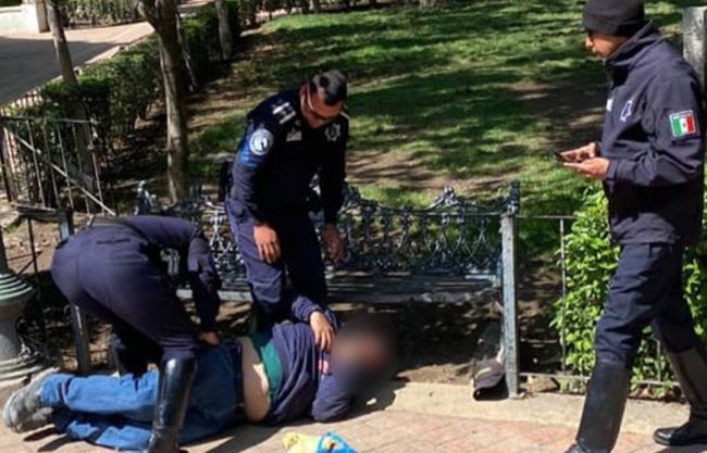 Salvan Policías a hombre infartado