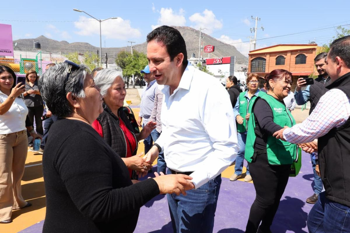 Concluye rehabilitación de la plaza en la colonia Azteca