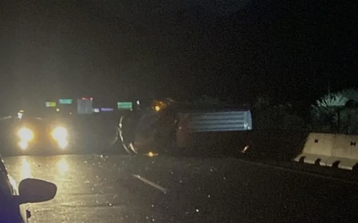 Vuelca tras cerrón de tráiler en Los Chorros