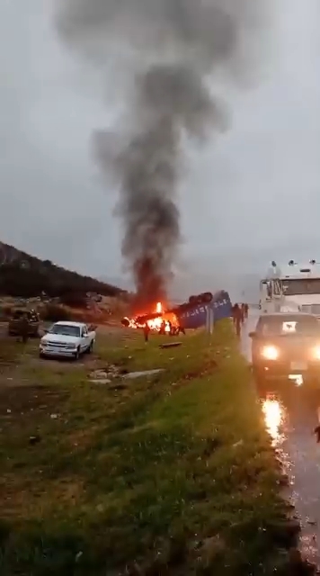Incendio y carambolas desatan caos en la 57
