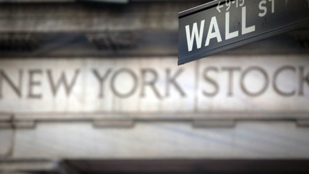 Wall Street cierra mixto con atención en Oriente Medio; termina la semana con ganancias