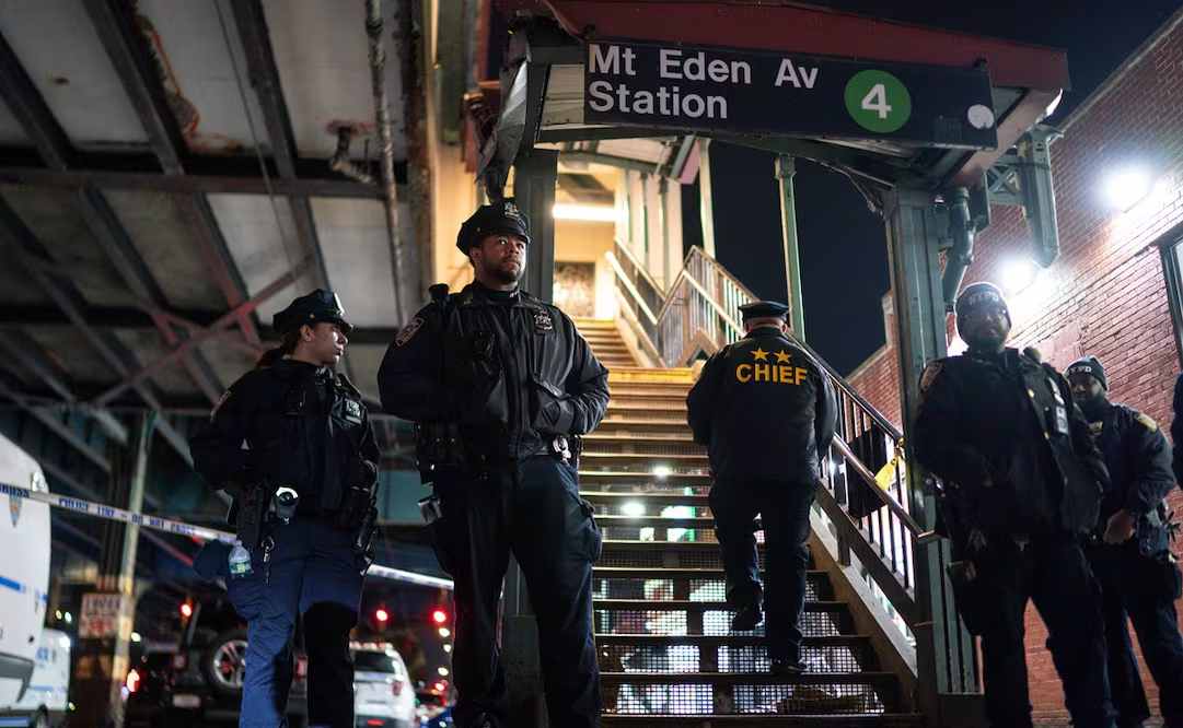 Hombre que atacó con machete a personas en metro de Nueva York decía ser “Lucifer”; cometió un “acto aleatorio de violencia”