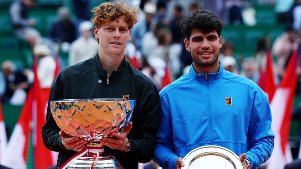 Jannik Sinner conquista Montecarlo tras vencer a Carlos Alcaraz y le arrebata el número uno del mundo