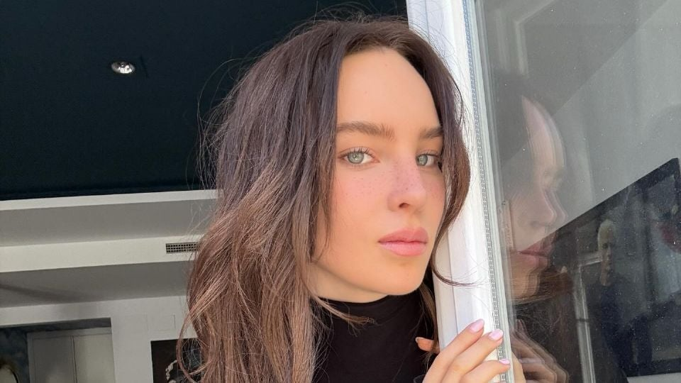 “Por ella”, cumbia interpretada por Belinda y Los Ángeles Azules, es la última canción del álbum oficial del Mundial 2026