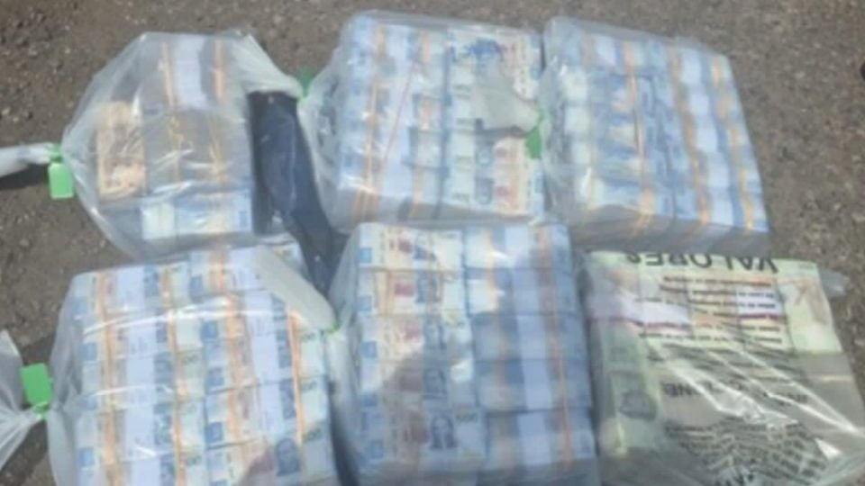 Aseguran 20 millones de pesos en efectivo y detienen a dos sujetos en Ahome, Sinaloa