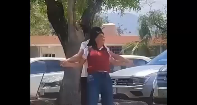(VIDEO) Juego peligr0so practican alumn0s de Normal de Monclova