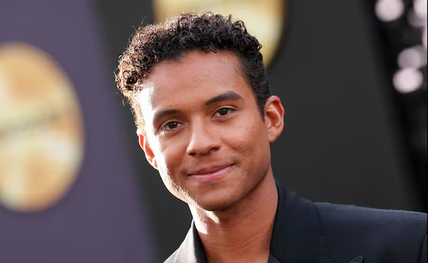 Jaafar Jackson emociona al mundo al encarnar a su tío Michael Jackson en el regreso más íntimo del “Rey del Pop”