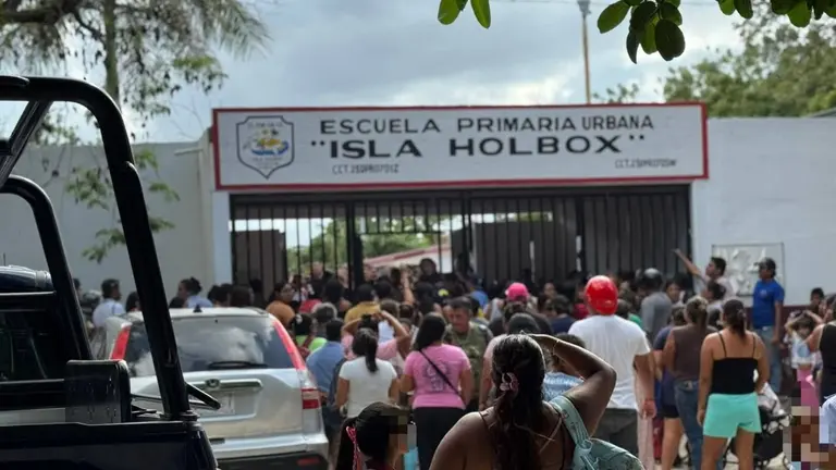 Niño muer3 luego de recibir balonazo en la cabeza mientras jugaba futbol en el recreo, en Cancún