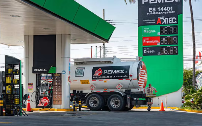 Gasolineras ajustan precios tras visitas de vigilancia, reporta Profeco; verificó 107 estaciones de servicio en todo el país